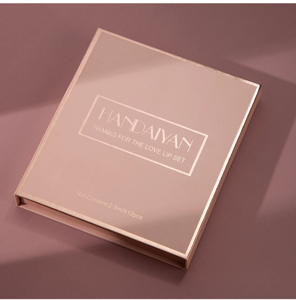 Coffret de 12 gloss à lèvres liquides mats, vegan et sans cruauté, de la marque Handaiyan Private Label, au fini velours.