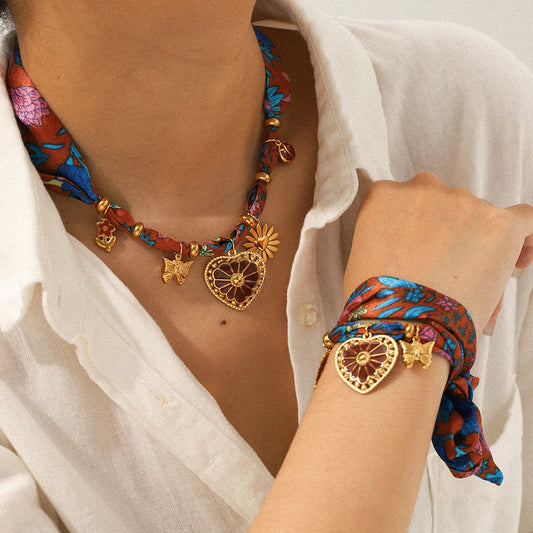 Huang Chao Women Fashion Scarf Necklace Bracelet Set Peach Heart Pendant Scarf Pendant Autumn Winter Jewelry Accessories