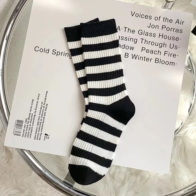 1 Pairs Fashion Black White Stripe Cotton Women Long Socks Versatile Simplicity Autumn Women's Sock New Hot Sale