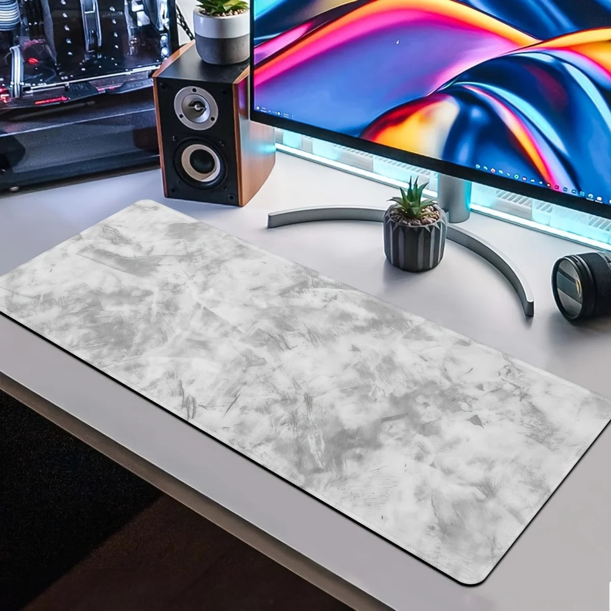 Tapis de bureau gris élégant : accessoire PC antidérapant pour le jeu et le bureau, grand format et design minimaliste