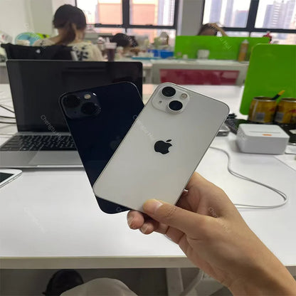 iPhone 17 Pro Max 5G 1 To 6,9 pouces 4G/5G d'origine, neuf et très recherché, vendu en gros. Téléphone d'occasion original débloqué.