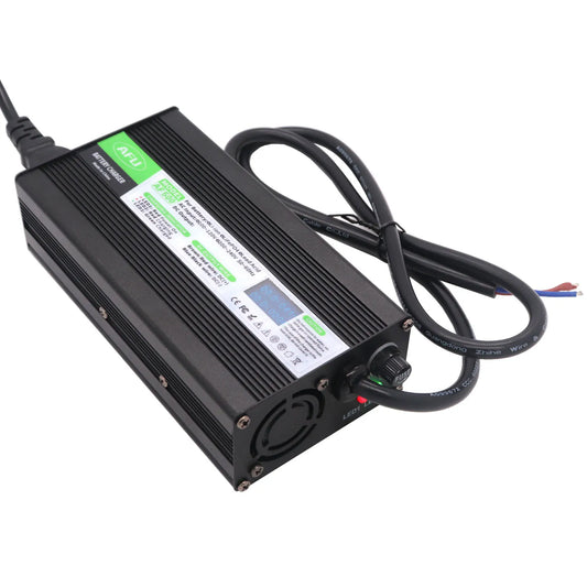 Chargeur de batterie au lithium Factory Outlet 67,2 V 6 A avec écran de charge OLED pour batterie au lithium 16S 59,2 V et chargeur de batterie 60 V