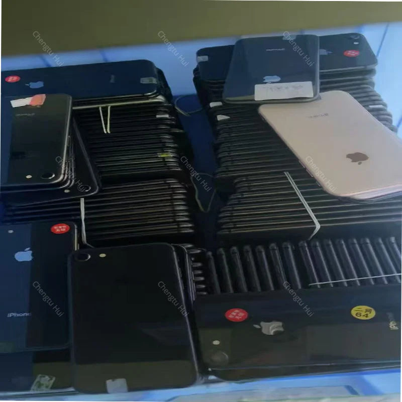 iPhone 17 Pro Max 5G 1 To 6,9 pouces 4G/5G d'origine, neuf et très recherché, vendu en gros. Téléphone d'occasion original débloqué.