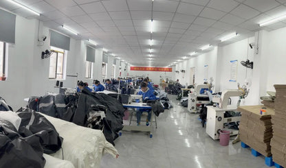 Montre connectée AK62 pour le sport outdoor, étanche 3 ATM, chronomètre LED longue durée, écran AMOLED, design tactile cuir, compatible Bluetooth, Android et iPhone.