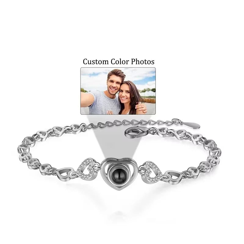 Bracelet personnalisé en forme de cœur avec projection photo, en acier titane plaqué or et zircon, disponible en dropshipping.
