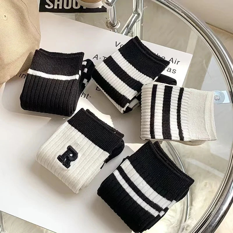1 Pairs Fashion Black White Stripe Cotton Women Long Socks Versatile Simplicity Autumn Women's Sock New Hot Sale