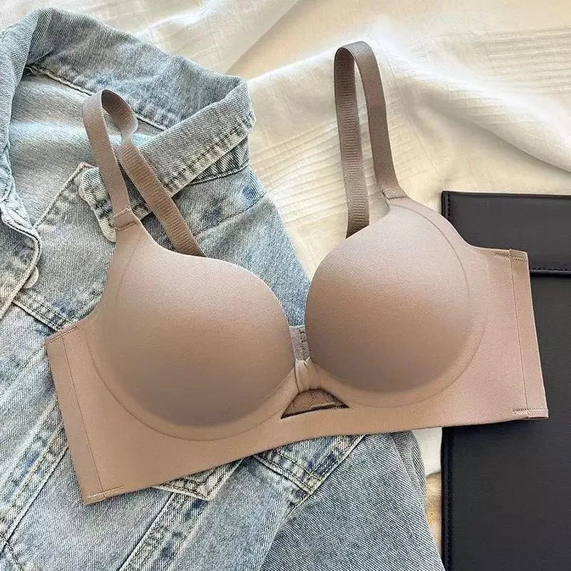 Red Lifting Small Breasts Gathered To Show Large Upper Support Without Steel Rings and Comfortable and Traceless Bra