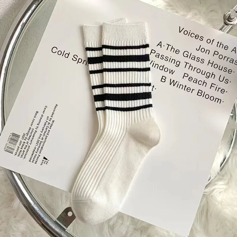 1 Pairs Fashion Black White Stripe Cotton Women Long Socks Versatile Simplicity Autumn Women's Sock New Hot Sale