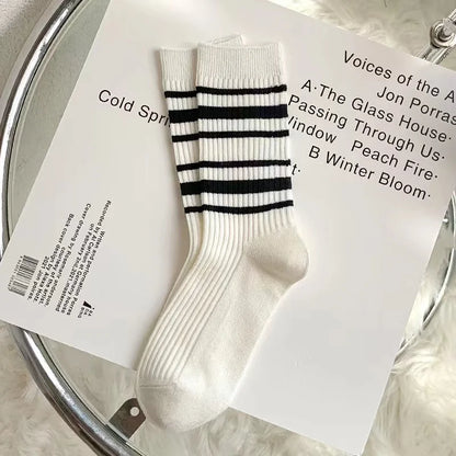 1 Pairs Fashion Black White Stripe Cotton Women Long Socks Versatile Simplicity Autumn Women's Sock New Hot Sale