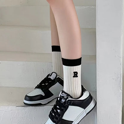 1 Pairs Fashion Black White Stripe Cotton Women Long Socks Versatile Simplicity Autumn Women's Sock New Hot Sale