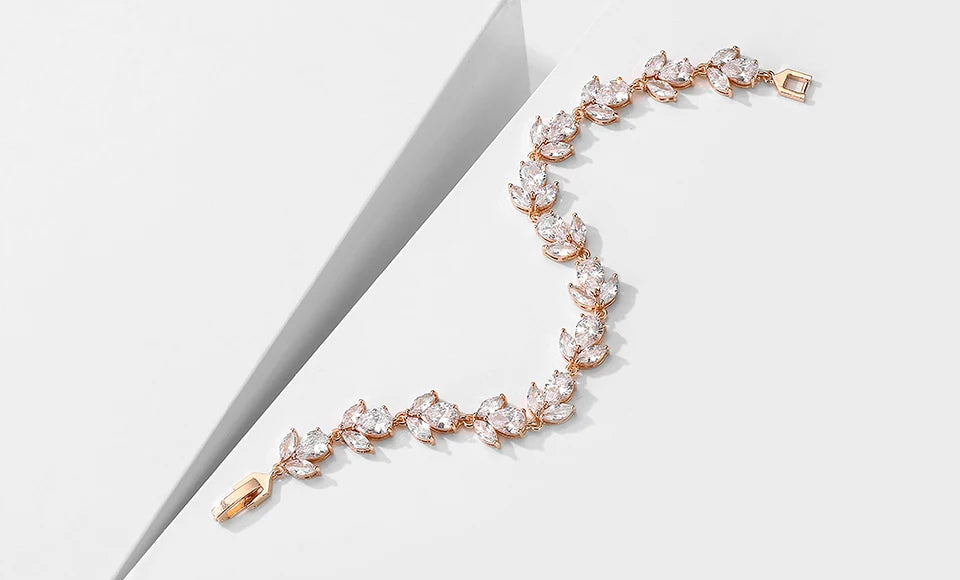 Bracelets de mariage ZAKOL de luxe en zircone cubique AAA pour femmes, bracelet jonc de haute qualité couleur or blanc avec breloque feuille
