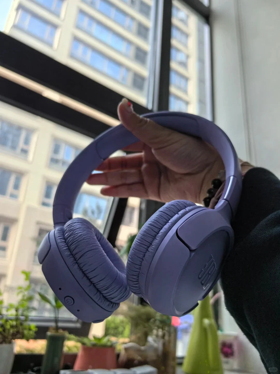 JBL Tune 520BT On-Ear Bluetooth Headphones - 57H Battery, Bluetooth 5.3, JBL Pure Bass, Lightweight, Foldable & Comfortable for