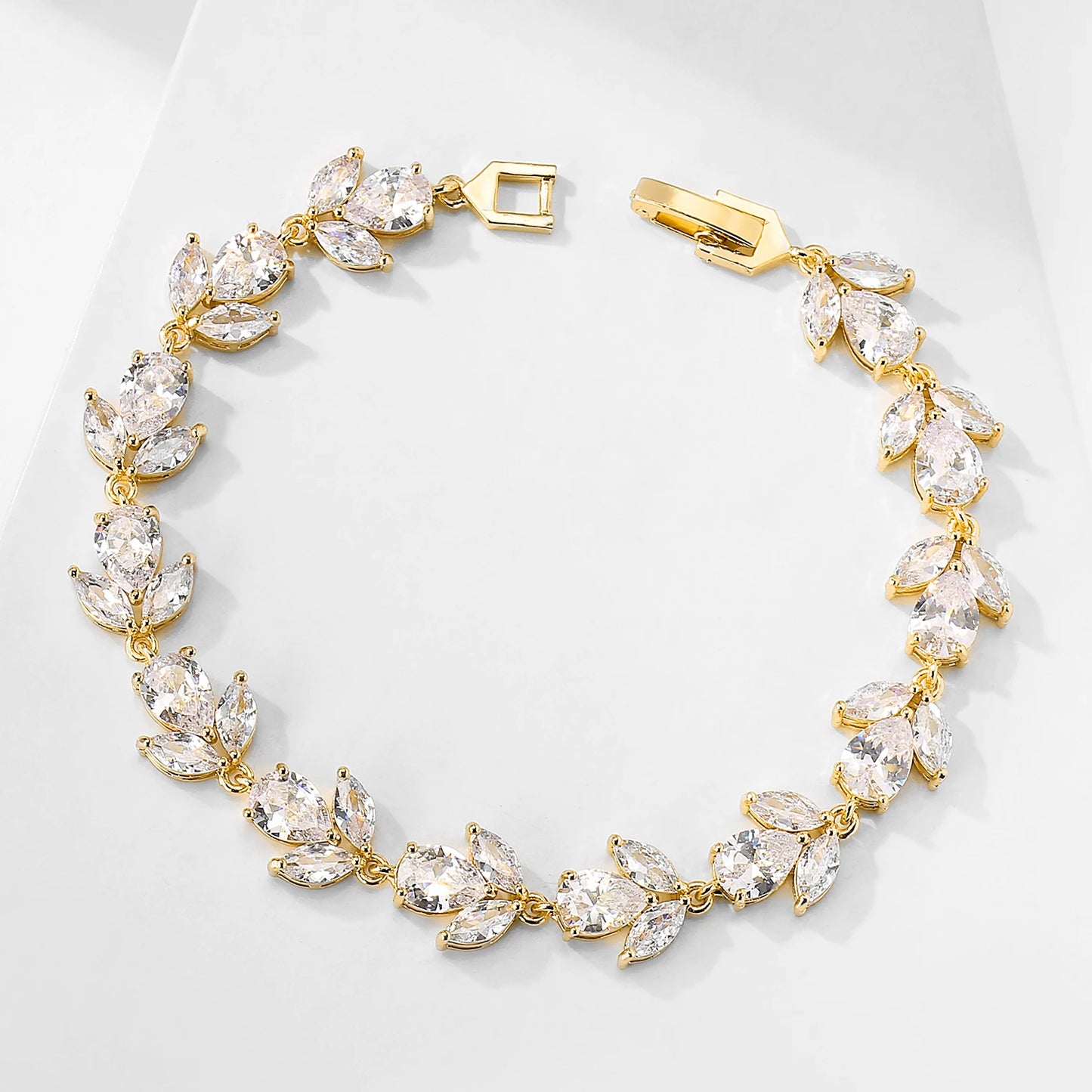 Bracelets de mariage ZAKOL de luxe en zircone cubique AAA pour femmes, bracelet jonc de haute qualité couleur or blanc avec breloque feuille