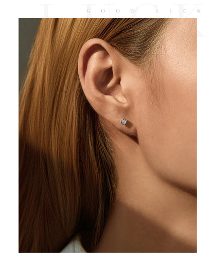Boucles d'oreilles MODIAN en argent sterling 925, ornées de moissanites en forme de cœur et disponibles en 3 tailles. Bijoux fins et tendance pour femmes.