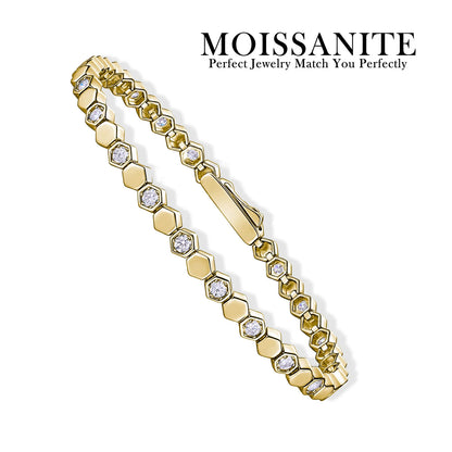 Bracelet tennis hexagonal en argent sterling 925 plaqué or 14 carats et moissanite, pour femme. Bijou géométrique scintillant aux couleurs chatoyantes. Idée cadeau.