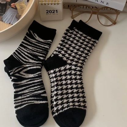 5 Pairs Women's mid Calf Socks with Cute Bear Design Breathable Soft Floral Print Casual Socks for Comfortable Wear