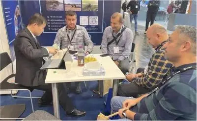 Téléviseur portable sans fil avec écran tactile 21,5 pouces, rechargeable et rotatif à 360°.