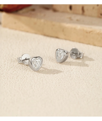Boucles d'oreilles MODIAN en argent sterling 925, ornées de moissanites en forme de cœur et disponibles en 3 tailles. Bijoux fins et tendance pour femmes.