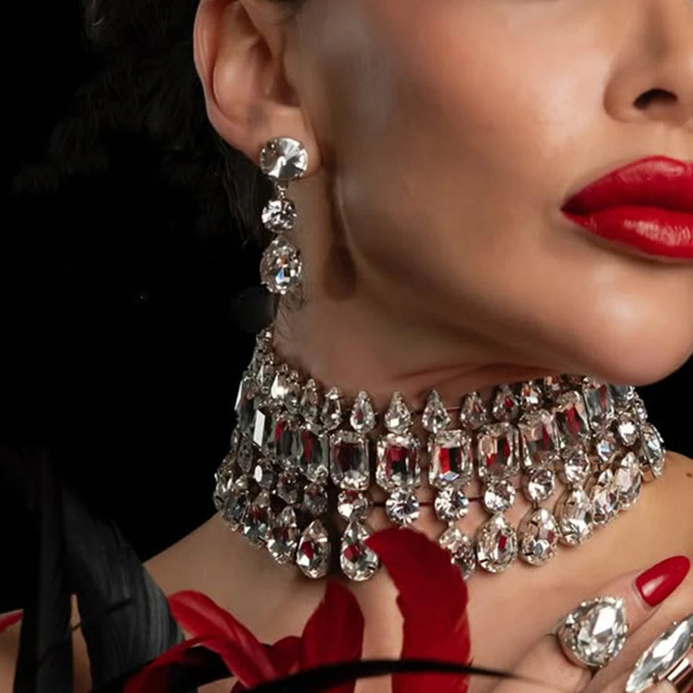 Ensemble de bijoux tendance et extravagant, accessoires de mariage de Dubaï, parure de collier et boucles d'oreilles géométriques en strass style drag queen pour femmes
