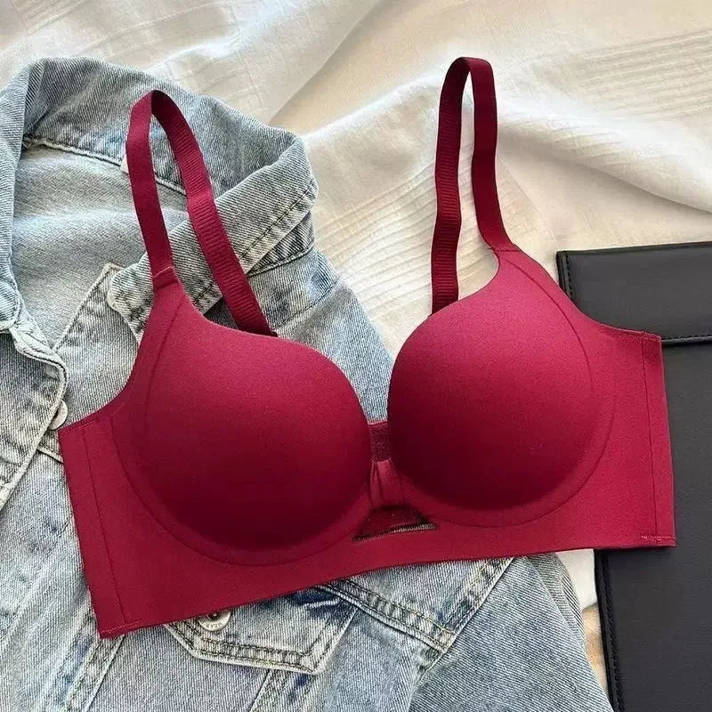 Red Lifting Small Breasts Gathered To Show Large Upper Support Without Steel Rings and Comfortable and Traceless Bra