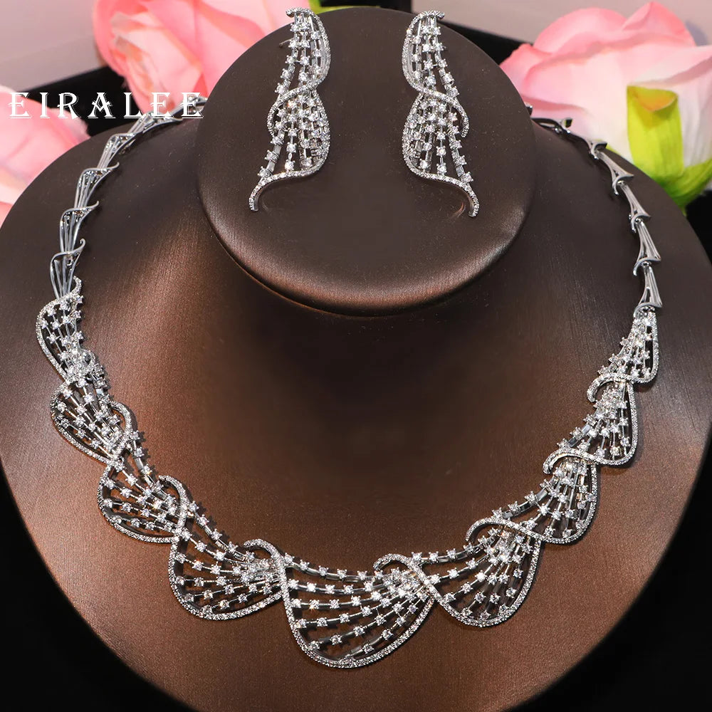 EIRALEE Nouvelle parure de bijoux pour femmes, collier et boucles d'oreilles en zircone cubique. Parure de bijoux de mariée, accessoire idéal pour un bal, un mariage ou une fête.