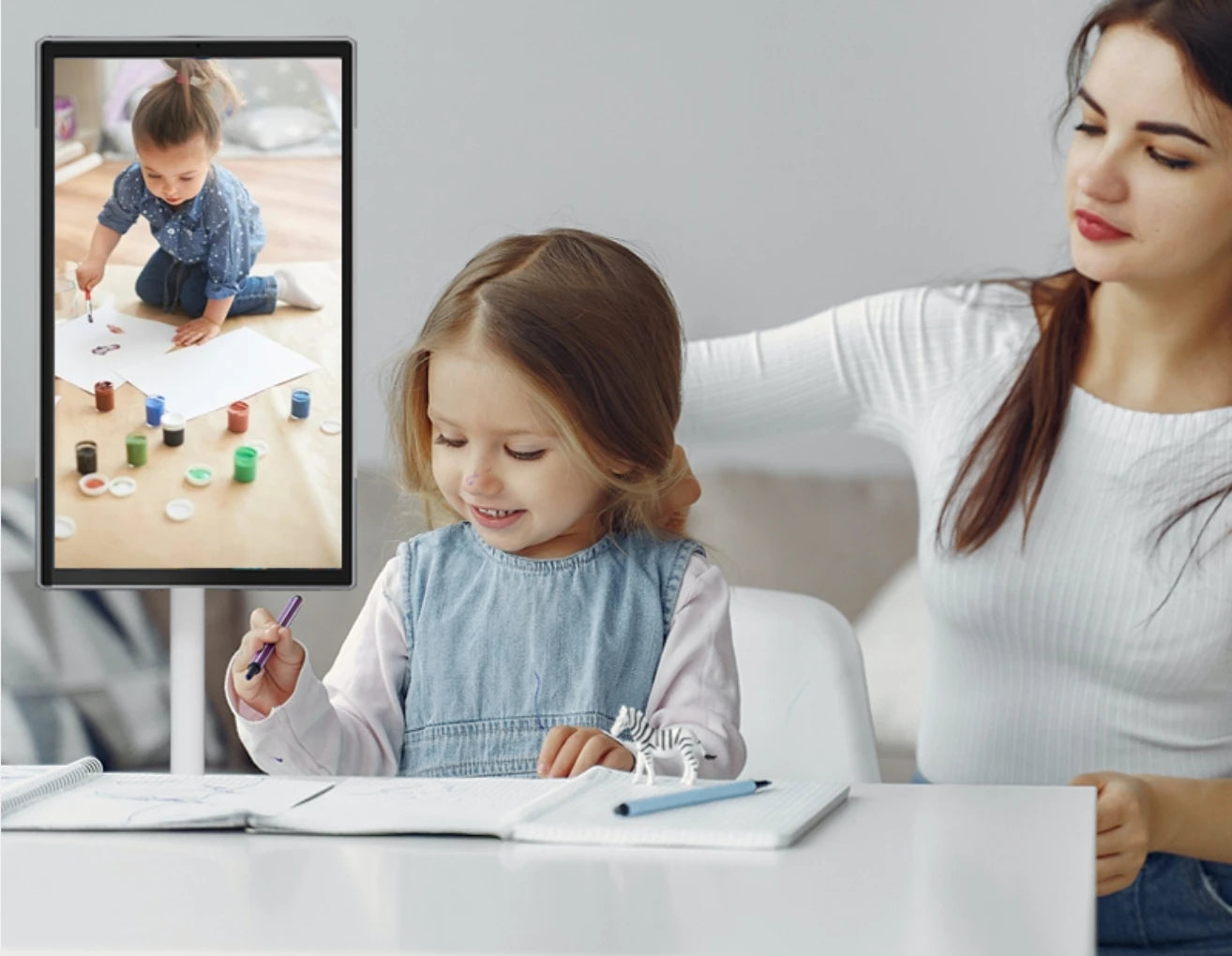 Téléviseur portable sans fil avec écran tactile 21,5 pouces, rechargeable et rotatif à 360°.