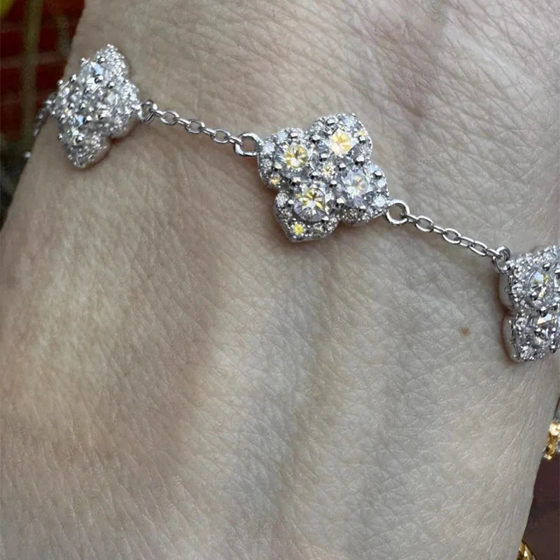 Rrjzz Four-Leaf Clover Moissanite Women Bracelet D Color VVS1 Lab Created Imitation Diamond Round Cut Jewelry GRA Certificated