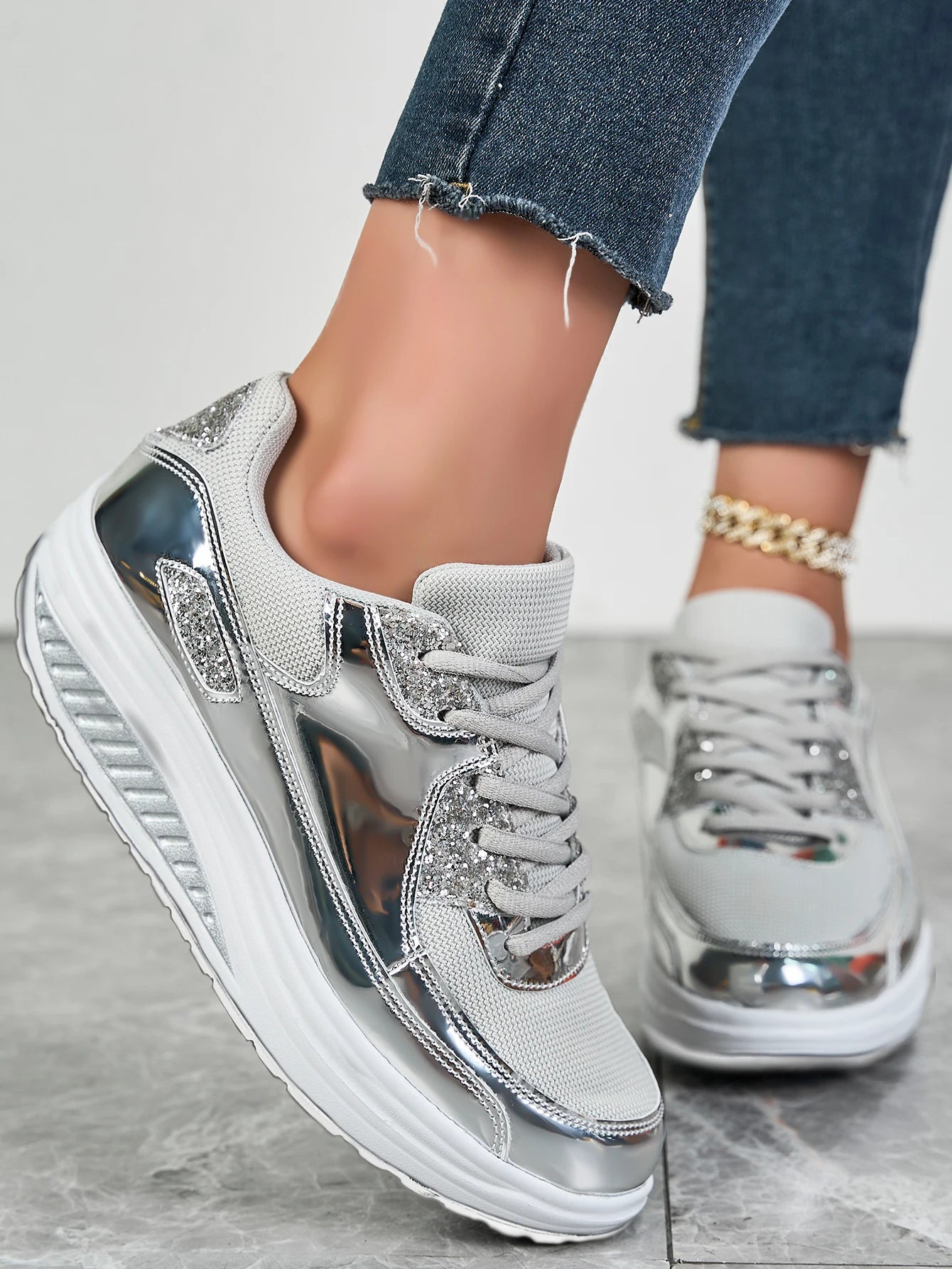 Women's flat mesh sports shoes spring and autumn new lace-up breathable comfortable fashion fitness women's shoes