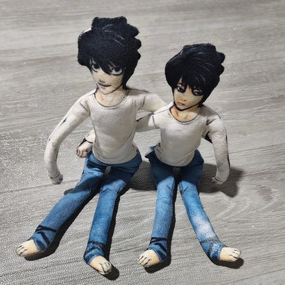 Poupée en peluche cosplay L. Lawliet de Death Note (anime) - Articulée et flexible - Décoration de chambre - Mascotte d'Halloween - Accessoire doux