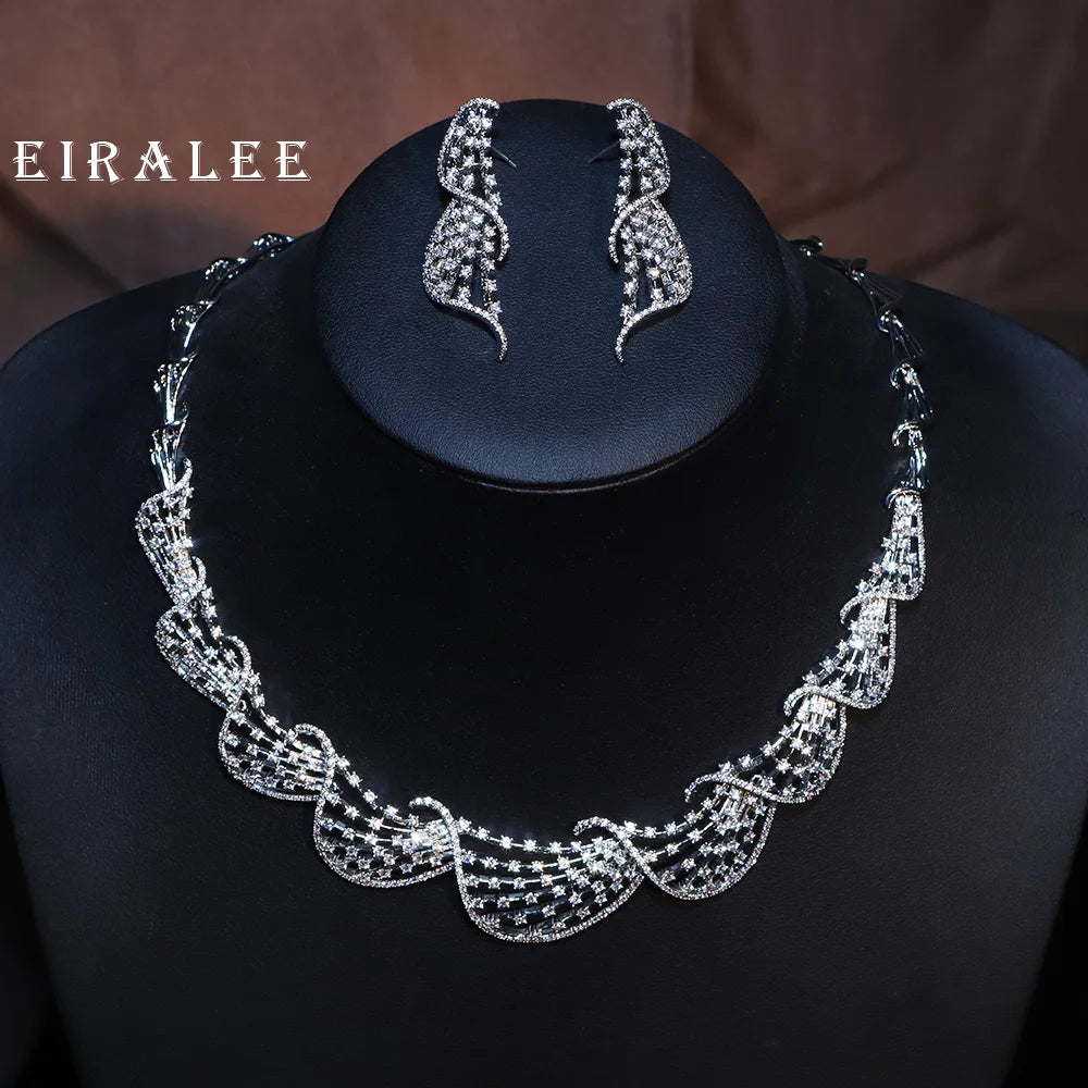 EIRALEE Nouvelle parure de bijoux pour femmes, collier et boucles d'oreilles en zircone cubique. Parure de bijoux de mariée, accessoire idéal pour un bal, un mariage ou une fête.
