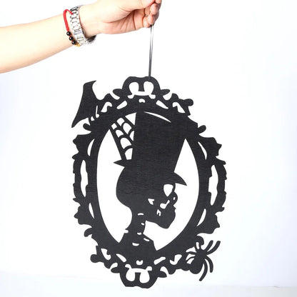 Décorations créatives pour une fête d'Halloween à la maison : décorations de porte, panneaux suspendus de sorcières, décorations à suspendre pour Halloween