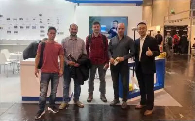 Téléviseur portable sans fil avec écran tactile 21,5 pouces, rechargeable et rotatif à 360°.