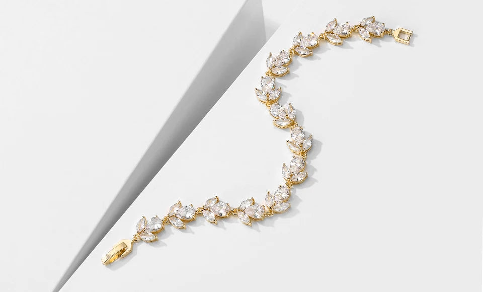 Bracelets de mariage ZAKOL de luxe en zircone cubique AAA pour femmes, bracelet jonc de haute qualité couleur or blanc avec breloque feuille