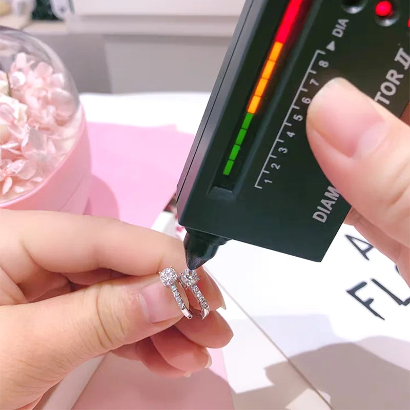 Stylo testeur de diamants Pass pour bijoux fins, boucles d'oreilles créoles en moissanite pour femmes avec fermoirs en argent sterling S925 avec certificat d'authenticité.