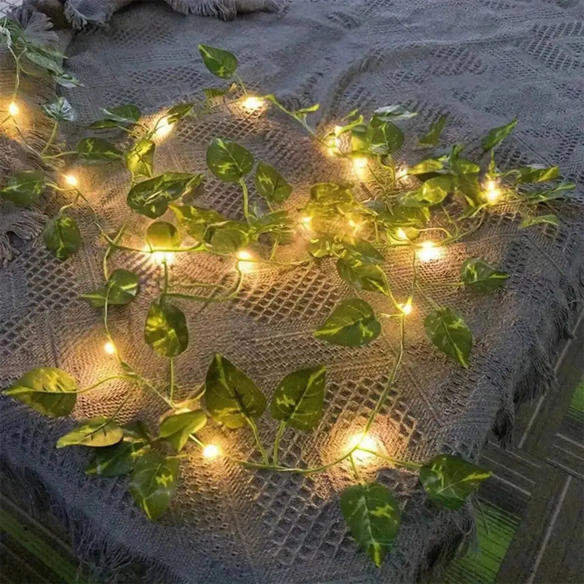 Guirlande lumineuse LED verte en forme de feuille (1 pièce, 2 m, 20 LED), fonctionne sur piles, idéale pour décorer votre jardin, vos fêtes de fin d'année, vos mariages ou votre chambre.