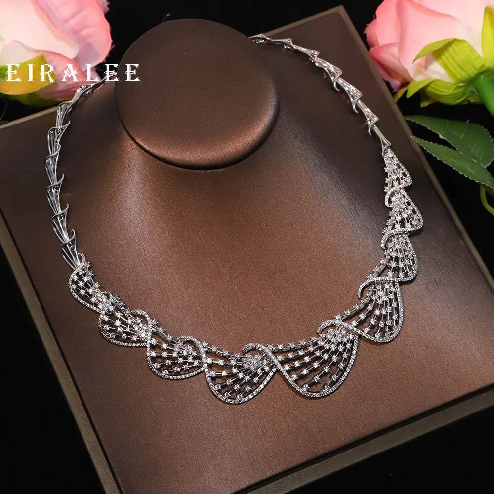 EIRALEE Nouvelle parure de bijoux pour femmes, collier et boucles d'oreilles en zircone cubique. Parure de bijoux de mariée, accessoire idéal pour un bal, un mariage ou une fête.